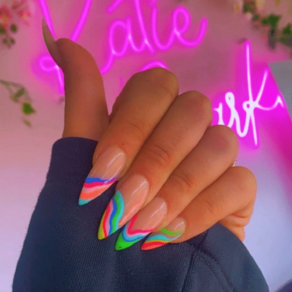 Cores de Esmalte 2026: Do Luxo Silencioso ao Neon Vibrante