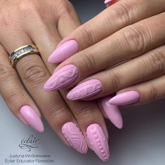 Efeito Cascatinha e Glitter: O Passo a Passo para Unhas Brilhantes