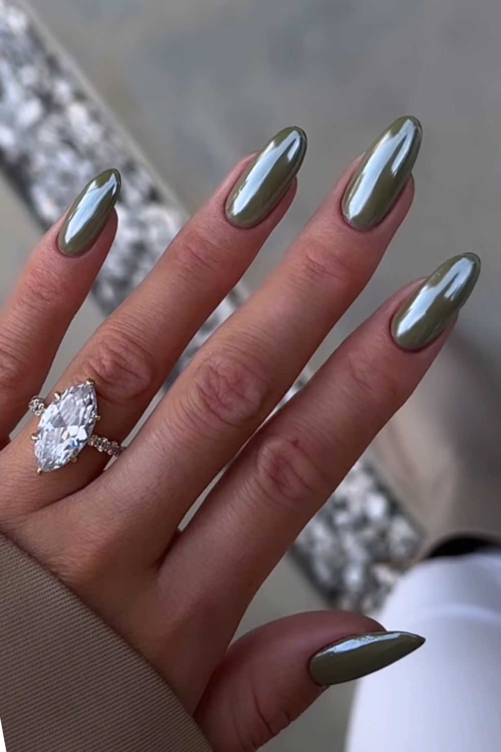 Cloud Dancer: A Cor Pantone de 2026 para Suas Unhas