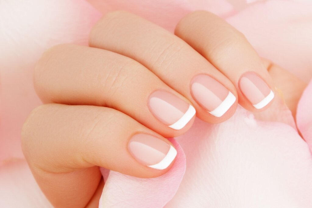 Top 5 Tendências de Unhas Decoradas com Glitter para Festas de Fim de Ano