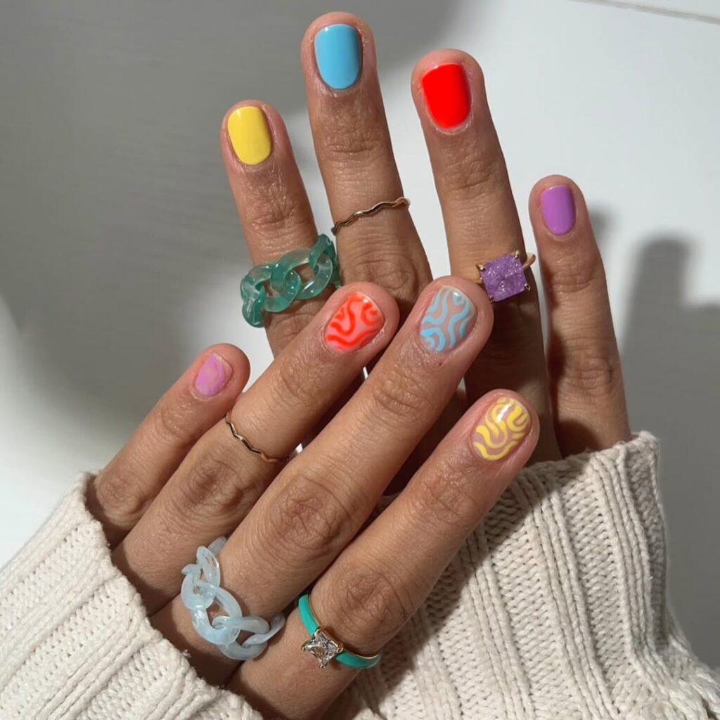 Unhas Metalizadas e Cromadas: O Brilho que Você Precisa para a Folia