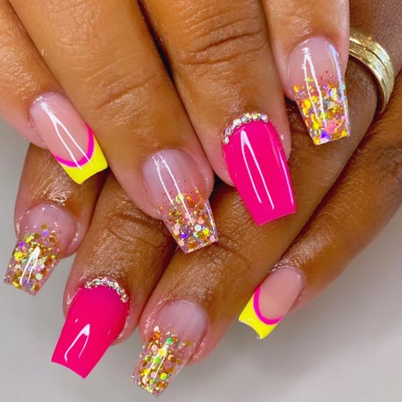Nail Art de Carnaval: Ideias Criativas com Glitter e Confete