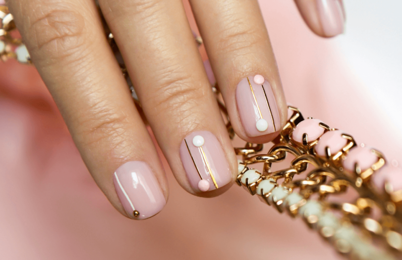 5 ideias de títulos:
1. Unhas Simples e Elegantes: As Cores Que Dominarão 2026
2. O Guia Definitivo para Unhas Perfeitas Sem Decoração
3. Tendências de Esmaltação Clássica para um Visual Sofisticado
4. Misturinhas de Esmaltes: Crie Cores Únicas para Suas Unhas
5. Dicas de Ouro para um Acabamento de Salão em Casa