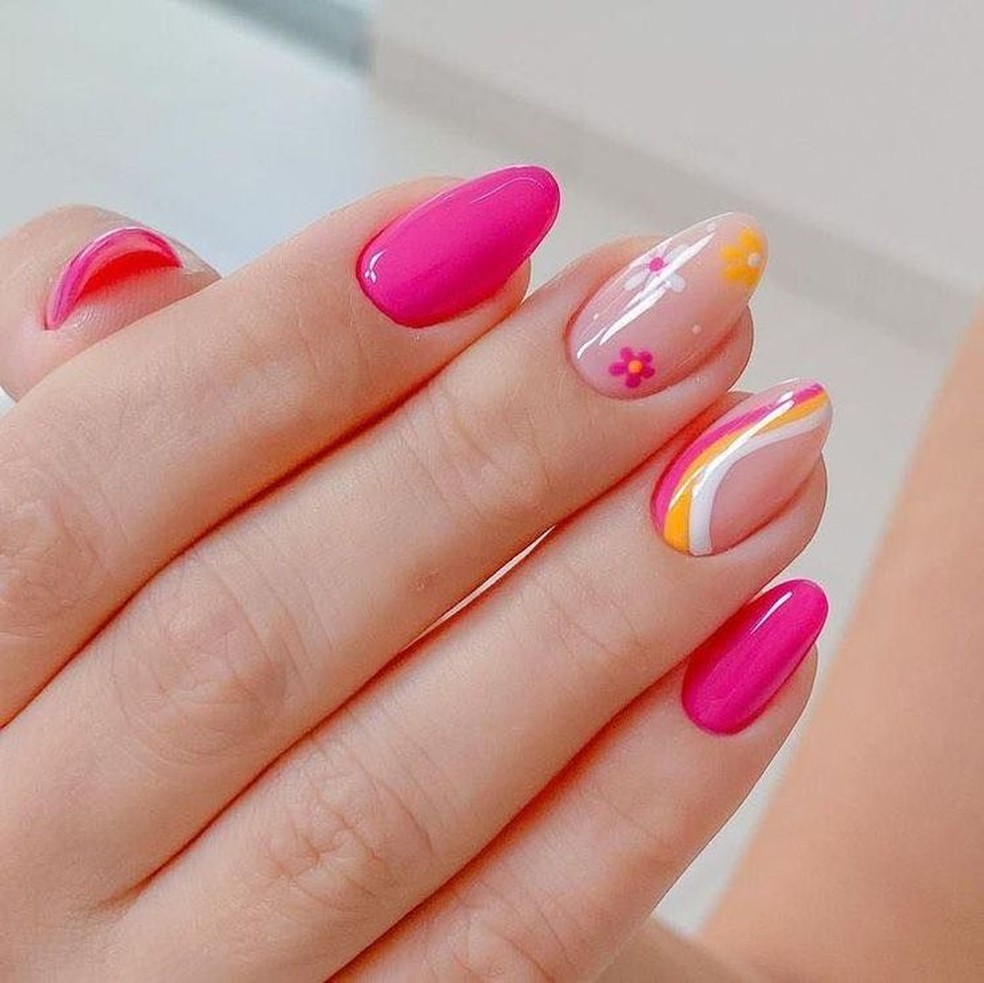 5 ideias de títulos:
1. Unhas Simples e Elegantes: As Cores Que Dominarão 2026
2. O Guia Definitivo para Unhas Perfeitas Sem Decoração
3. Tendências de Esmaltação Clássica para um Visual Sofisticado
4. Misturinhas de Esmaltes: Crie Cores Únicas para Suas Unhas
5. Dicas de Ouro para um Acabamento de Salão em Casa
