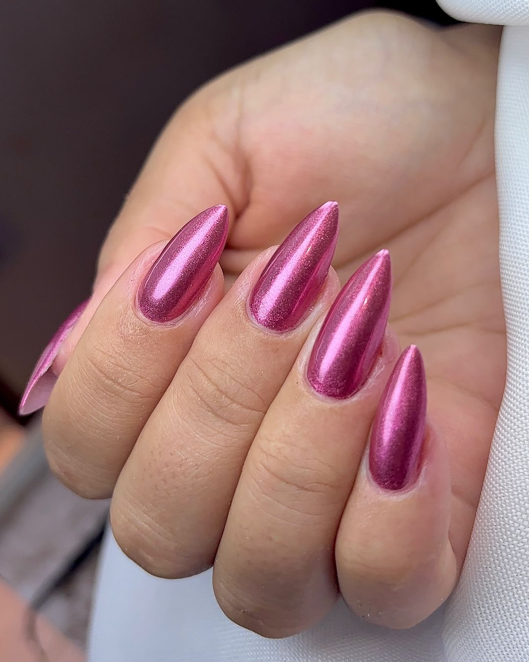 Unhas Postiças Autocolantes vs. Para Colar: Qual a Melhor Opção?