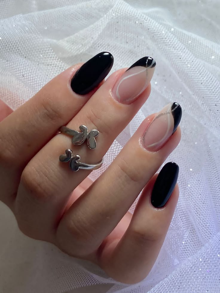 unhas pretas minimalistas