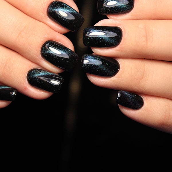 unhas pretas geométricas