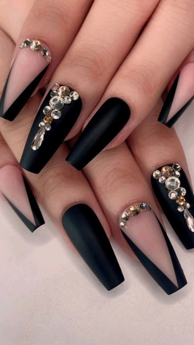 Unhas pretas decoradas delicadas