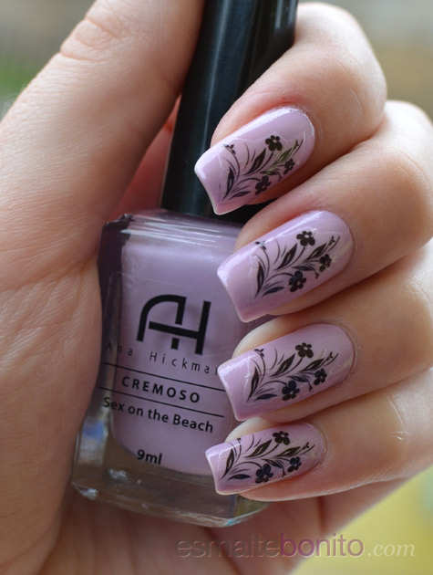 Unhas pretas decoradas com glitter