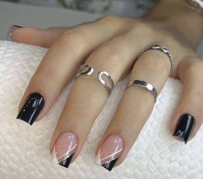 Unhas pretas decoradas para eventos noturnos