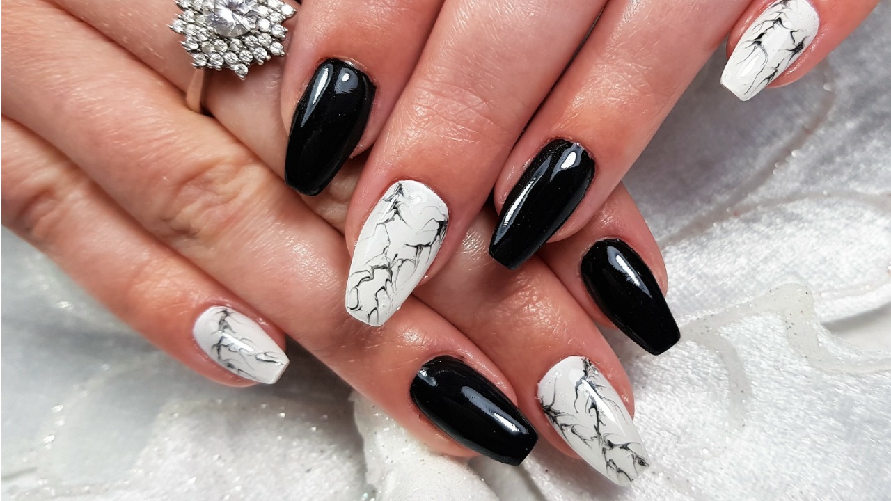 Unhas Preto e Branco: Do Clássico ao Ousado