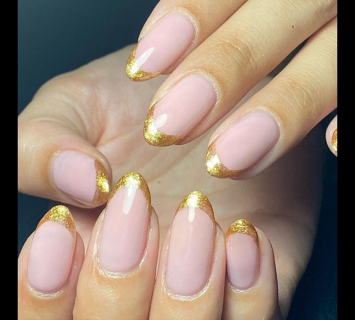 Como Usar Glitter Dourado em Unhas Rosas: Dicas para um Brilho Perfeito