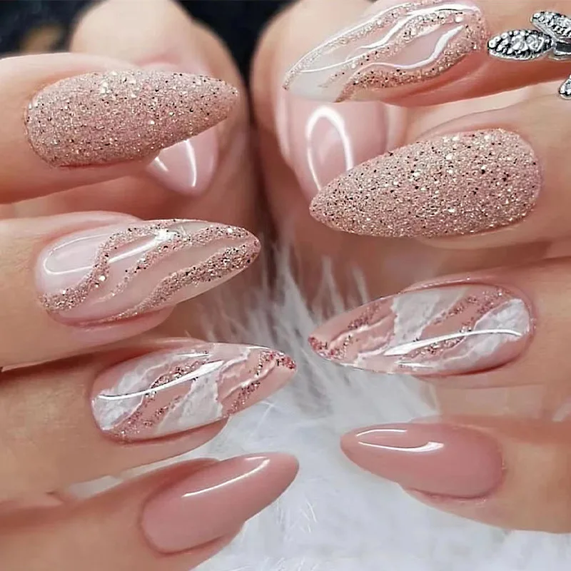 unhas rosa e dourado