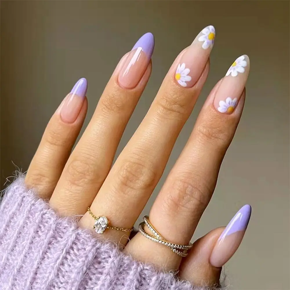 inspiração unhas roxas decoradas com glitter