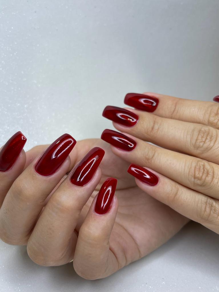 Comparativo: Manicure Russa vs. Manicure Tradicional