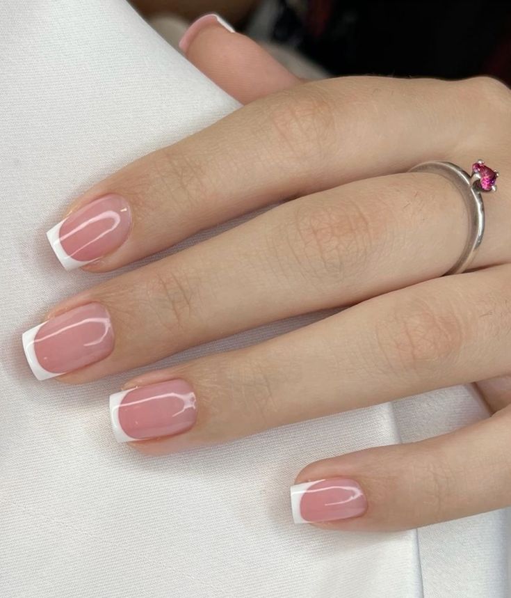 unhas bem cuidadas e discretas