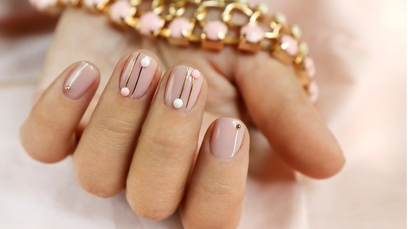 unhas minimalistas e sofisticadas