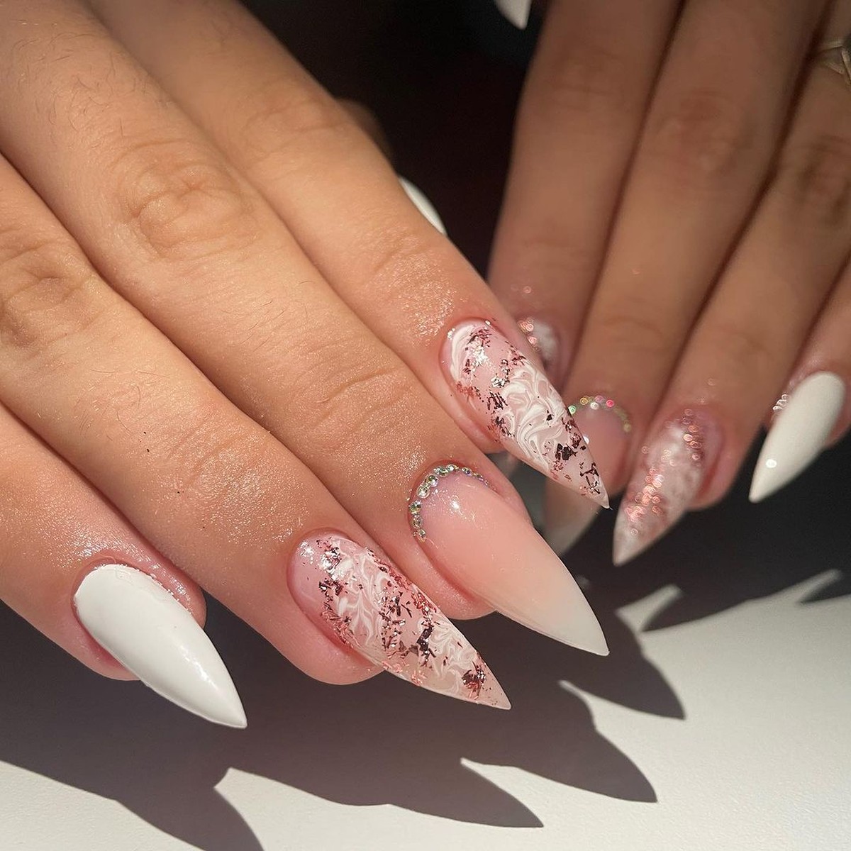 unhas stiletto decoradas