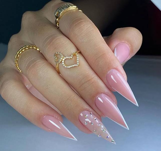 unhas stiletto decoradas