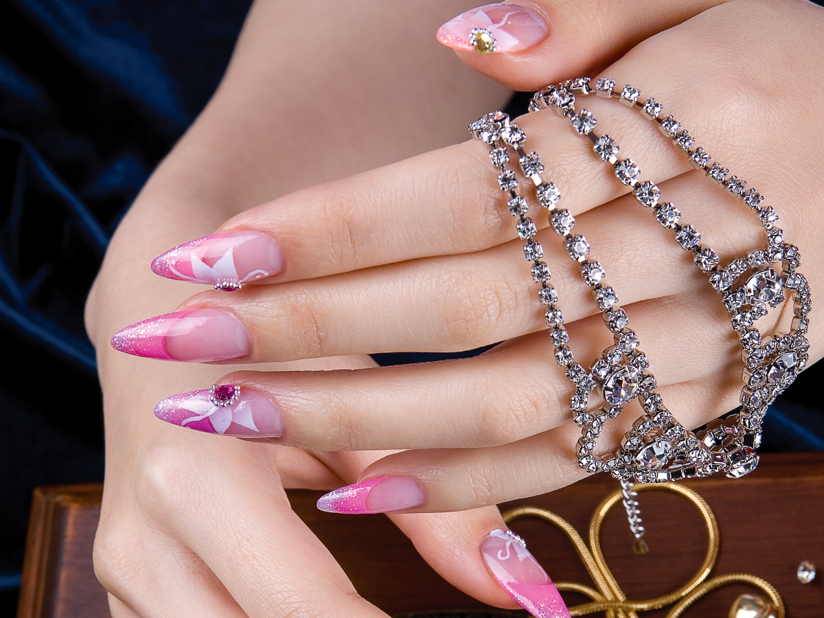 Aura Nails e Degradê: Crie um Brilho Único em Suas Mãos