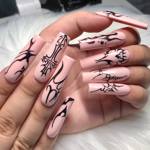 Cyber Tribal Nails: O Estilo Futurista que Está Bombando