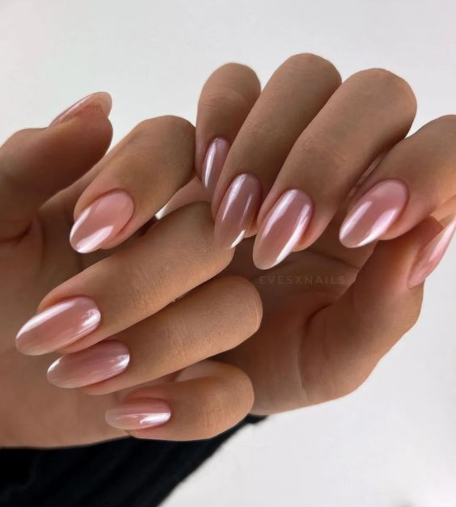 Verão sem Desbotamento: Dicas para Manter Suas Unhas Impecáveis na Praia