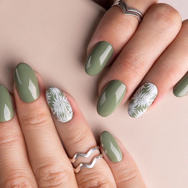 Do Minimalista ao Vibrante: Encontre a Cor de Esmalte Perfeita para Seu Verão