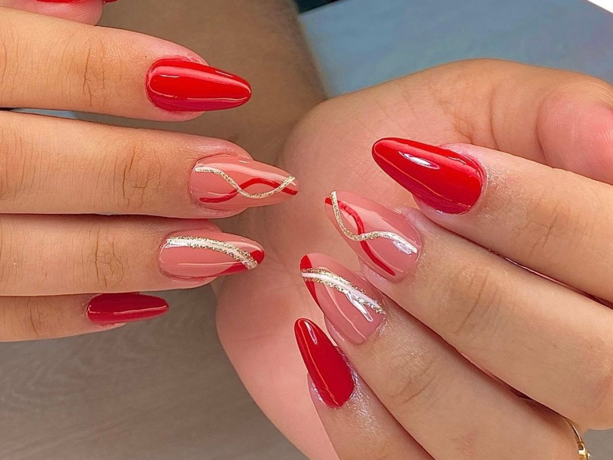 5 ideias de títulos:
1. Unhas Vermelhas Decoradas: As Tendências Mais Quentes para 2025/2026
2. Guia Completo: Como Fazer Unhas Vermelhas com Efeito Mármore em Casa
3. Francesinhas Estilizadas em Vermelho: Ideias Criativas para Arrasar
4. Unhas Vermelhas com Pedrarias: O Toque de Luxo que Faltava no seu Visual
5. Os Melhores Tons de Esmalte Vermelho para Cada Ocasião