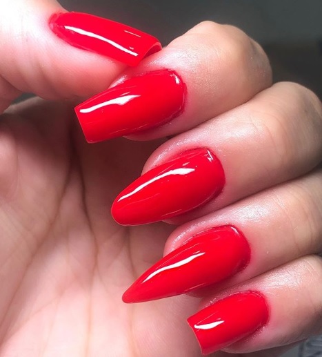 unhas vermelhas significado