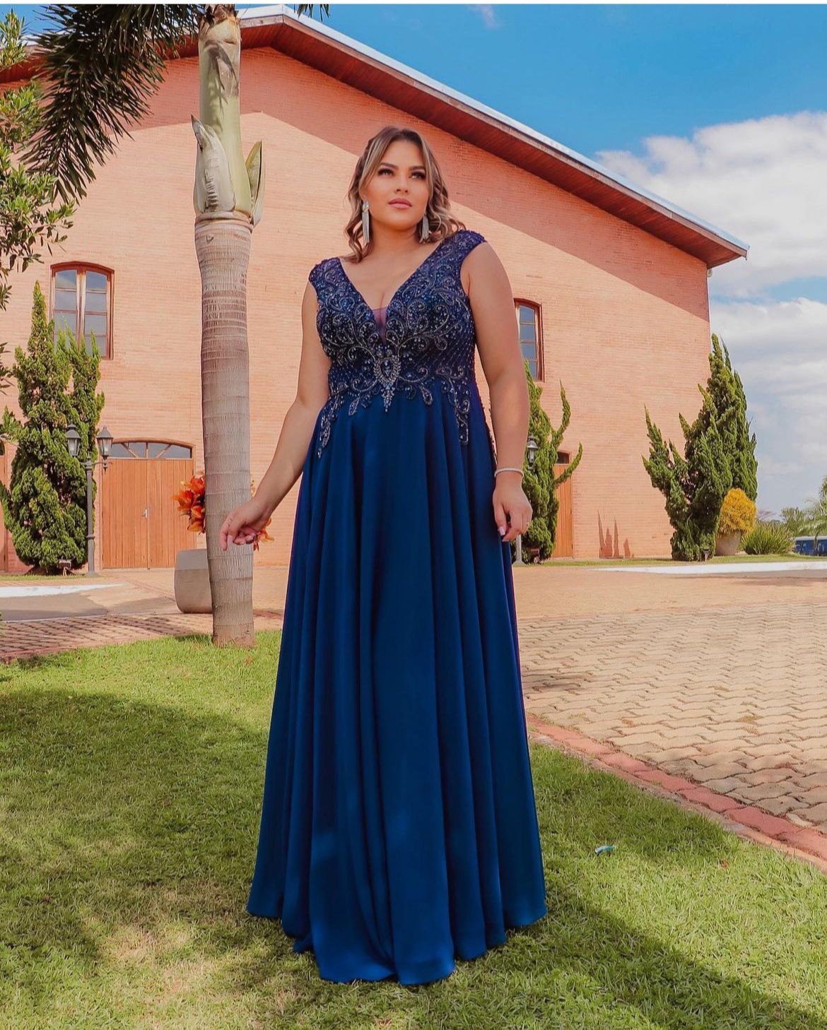 Vestido Curto em Jeans com Alcinha e Recorte no Busto