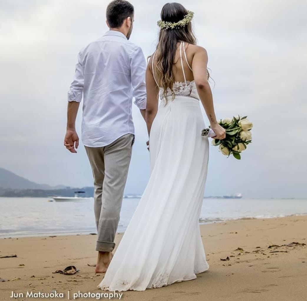 vestido de noiva para casamento na praia com fenda