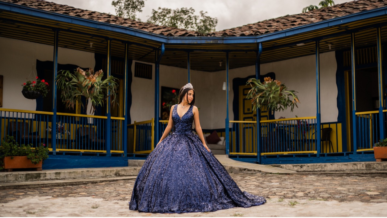 vestido de 15 anos barato e lindo onde encontrar