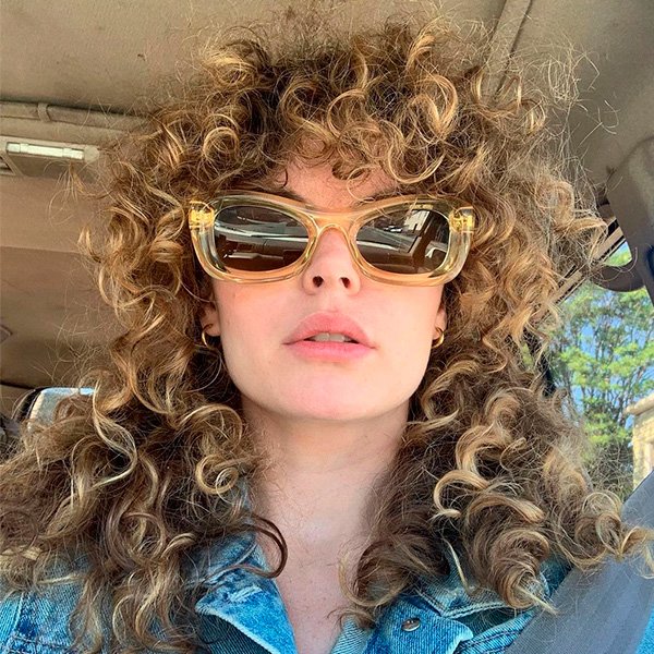 5 ideias de títulos:
1. Vinagre de Maçã: O Segredo para Cabelos Brilhantes e Saudáveis
2. Desvendando os Benefícios do Vinagre de Maçã para o Seu Cabelo
3. Guia Completo: Como Usar Vinagre de Maçã no Cabelo com Segurança
4. Vinagre de Maçã vs. Produtos Capilares: Qual a Melhor Opção?
5. Cabelos Fortes e Livres de Frizz: O Poder do Vinagre de Maçã