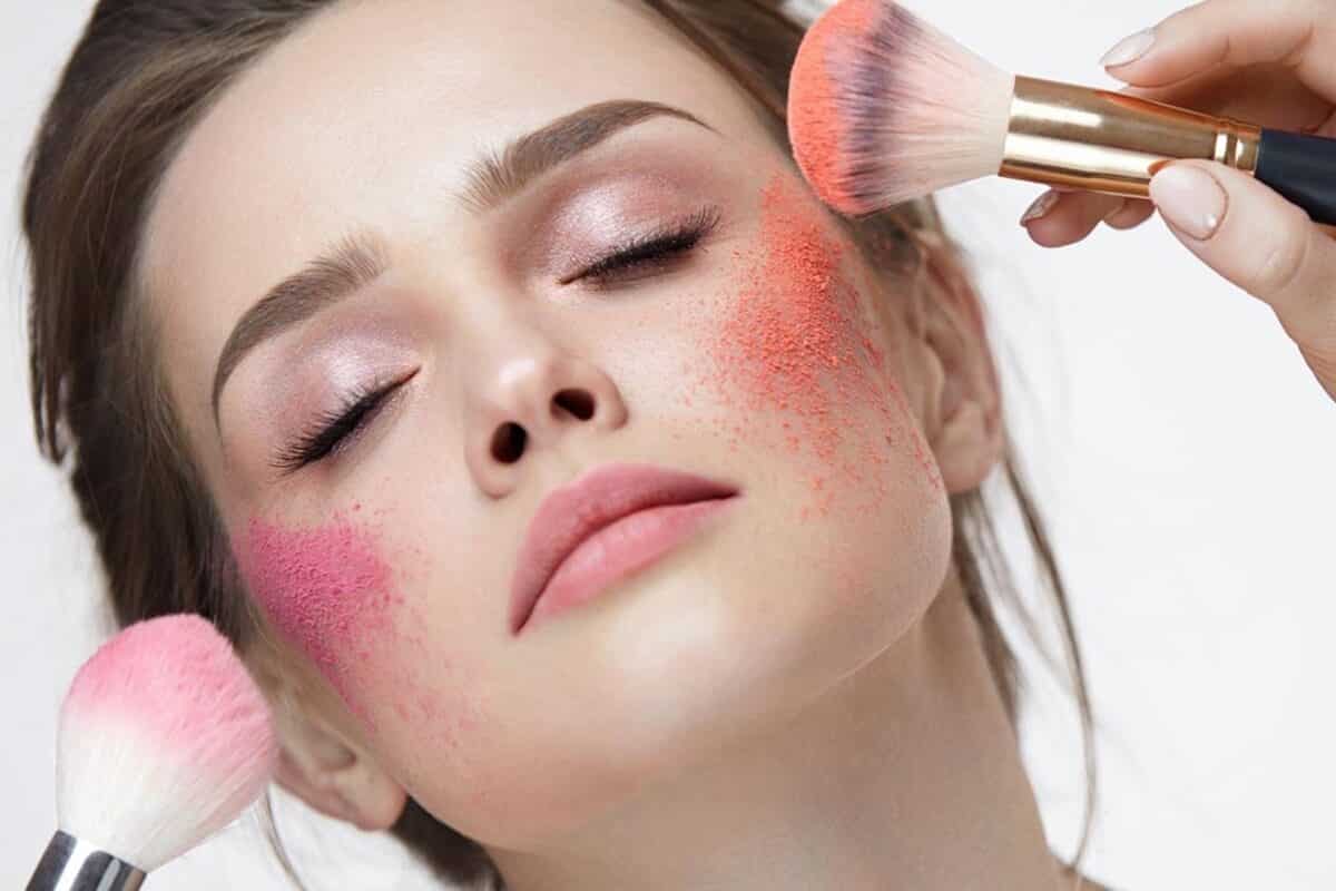 erros comuns ao aplicar blush no rosto