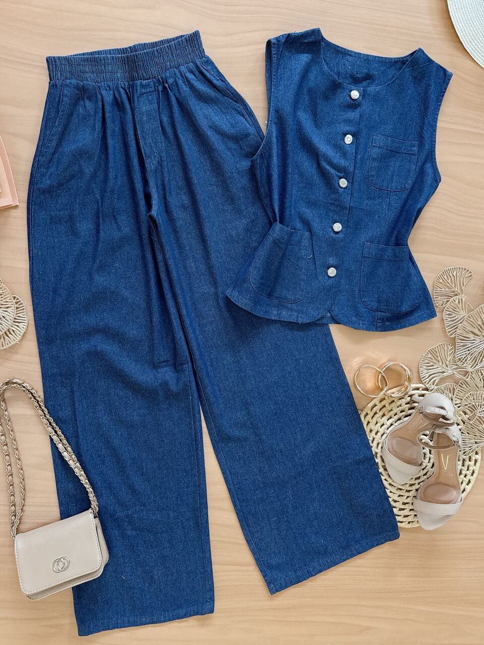 Conjunto jeans pantalona e blusa