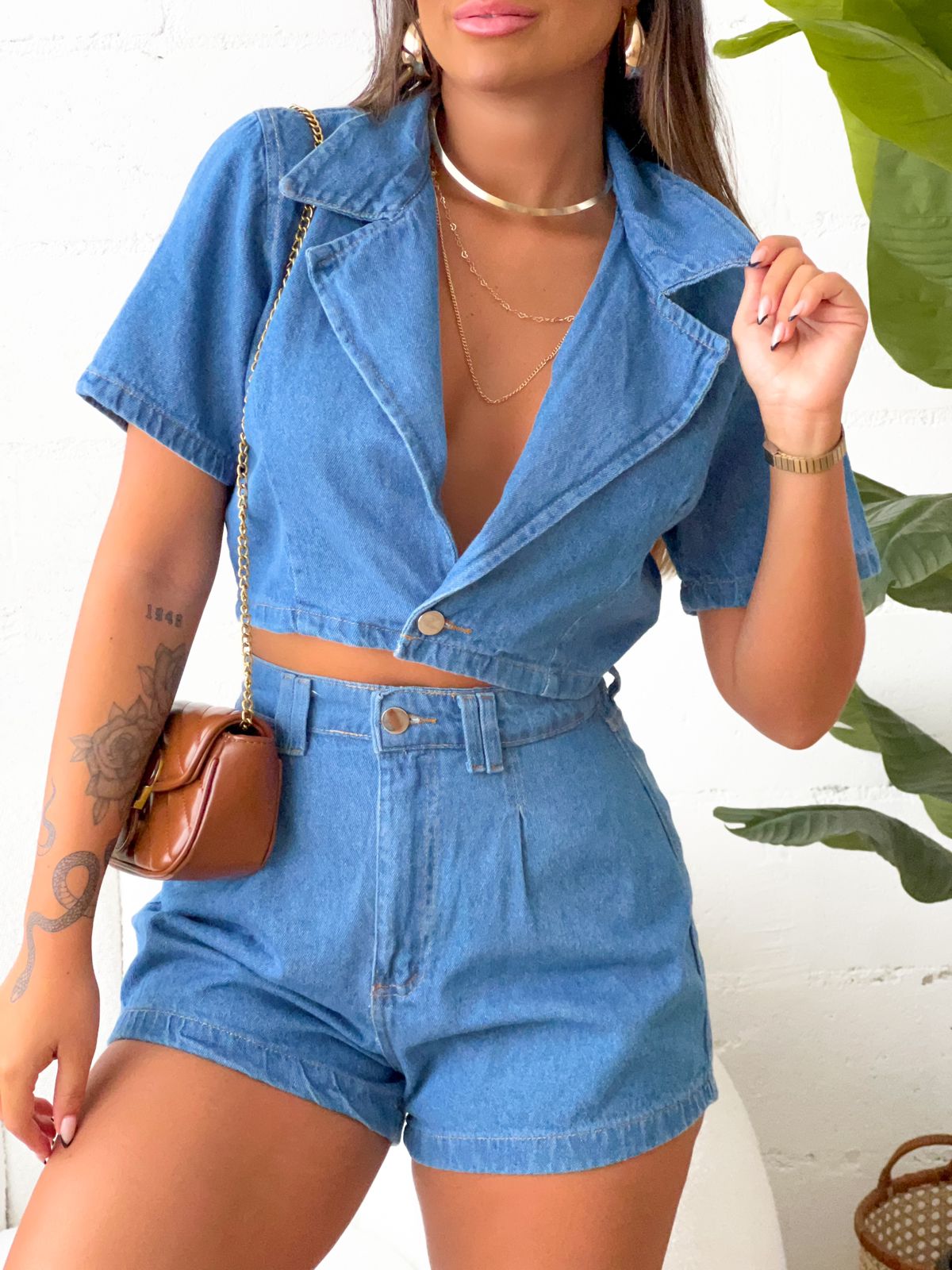 Conjunto jeans com saia curta