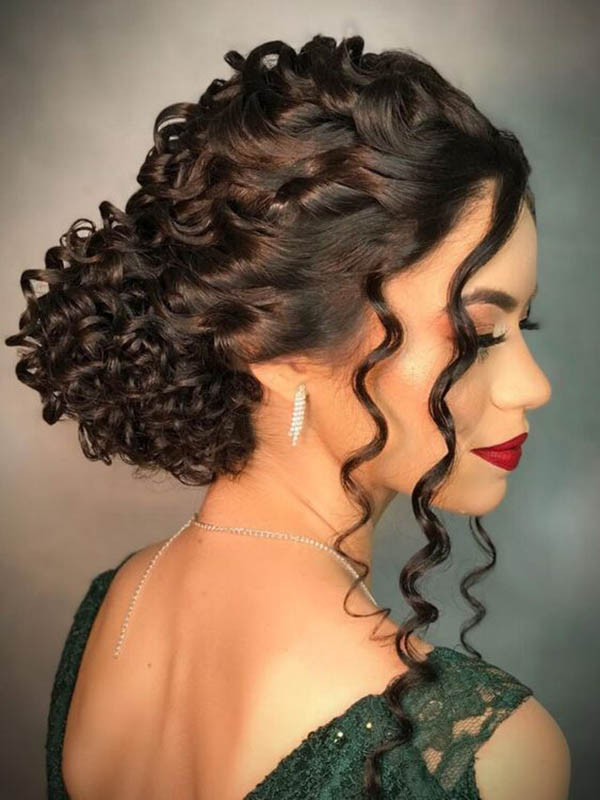 penteado cacheado para cabelo médio