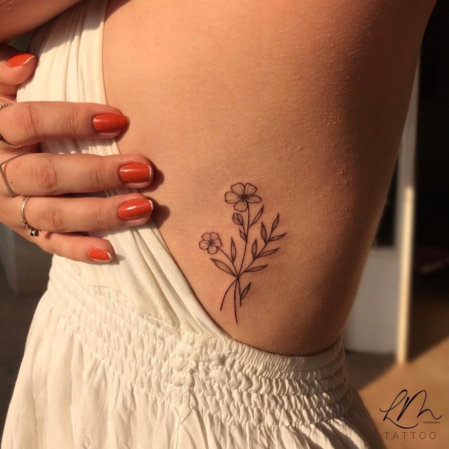 tatuagem feminina floral