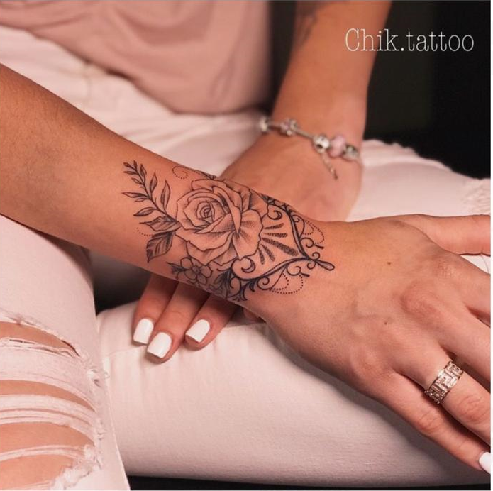 tatuagem feminina cintura