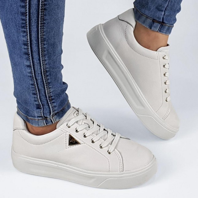 tênis branco feminino estiloso