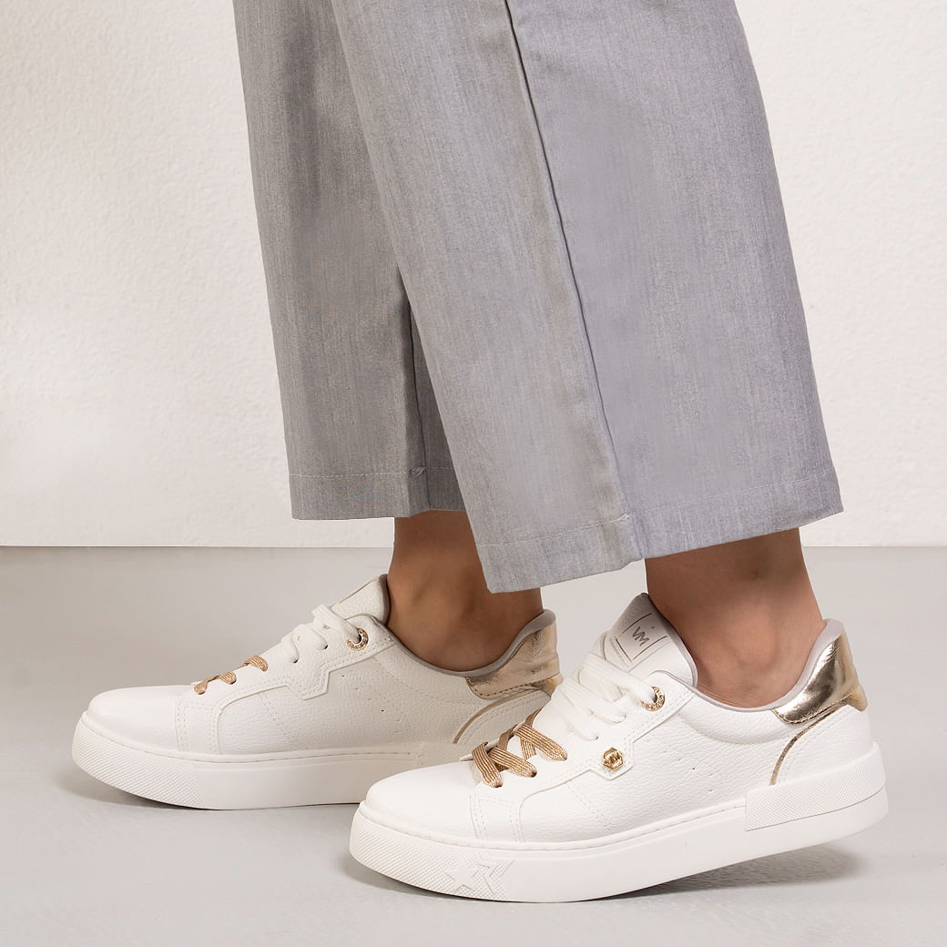 tênis branco feminino minimalista