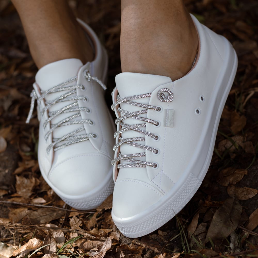 tênis branco feminino estiloso