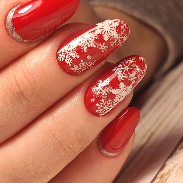 unhas bordô em gel
