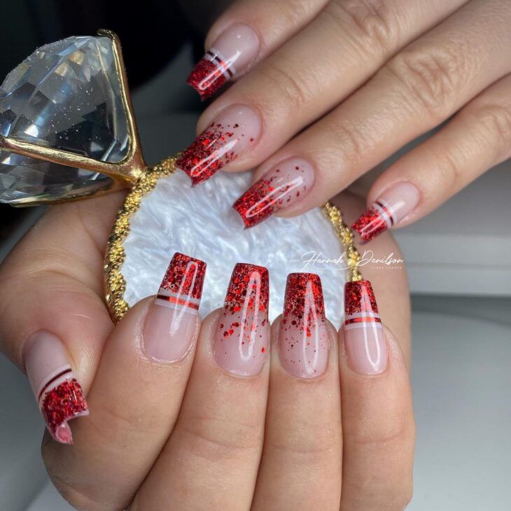 unhas em gel vermelhas curtas